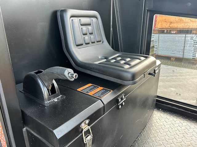 Daewoo - 2025 - das100 - straatveegmachine - afbeelding 16 van  23