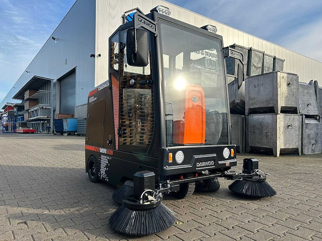 Daewoo - 2025 - das100 - straatveegmachine - afbeelding 19 van  23