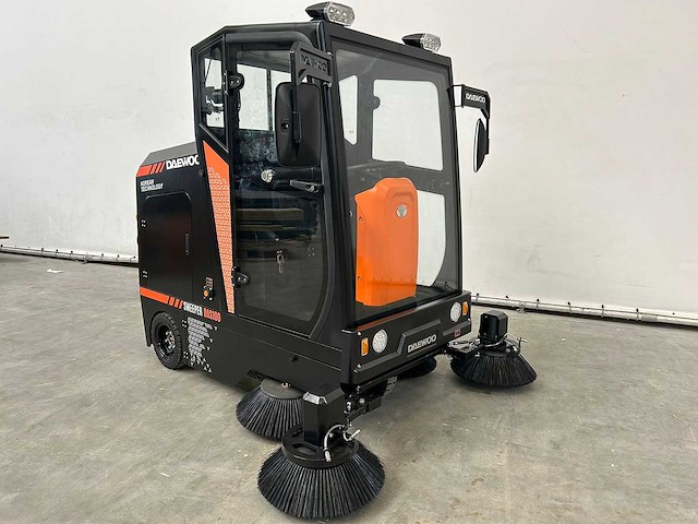 Daewoo - 2025 - das100 - straatveegmachine - afbeelding 20 van  23