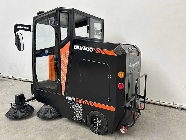 Daewoo - 2025 - das100 - straatveegmachine - afbeelding 22 van  23