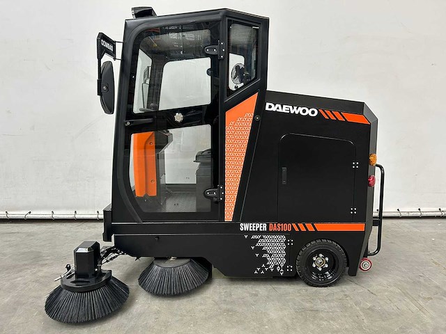 Daewoo - 2025 - das100 - straatveegmachine - afbeelding 5 van  7