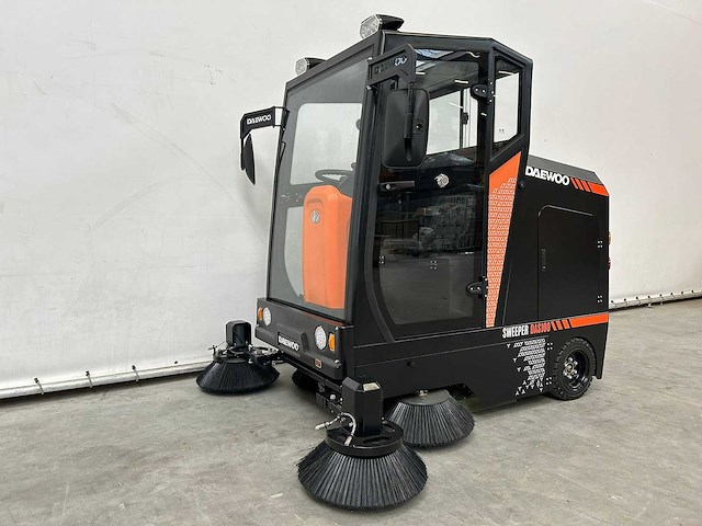 Daewoo - 2025 - das100 - straatveegmachine - afbeelding 7 van  7