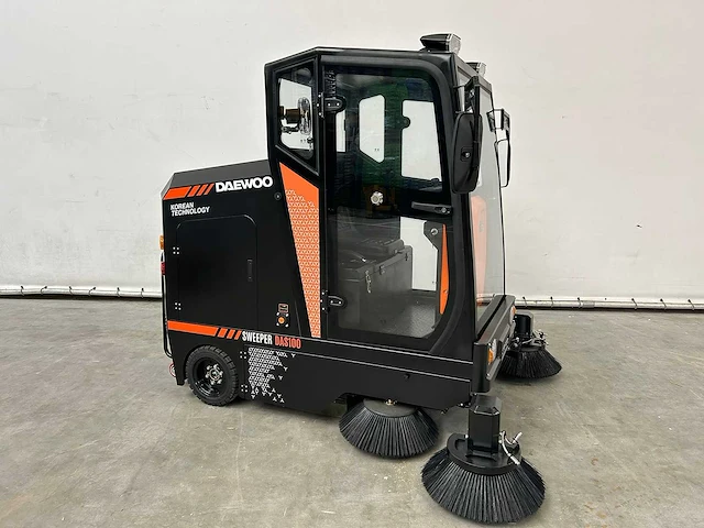 Daewoo - 2025 - das100 - straatveegmachine - afbeelding 27 van  30