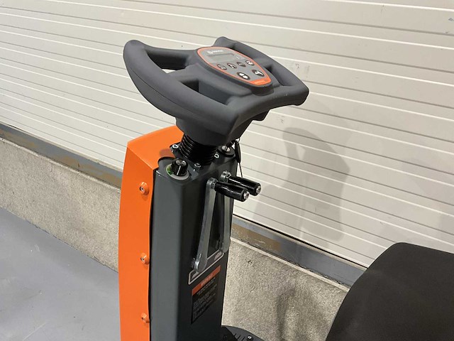 Daewoo - 2026 - daf r70 - zelfrijdende veegmachine - afbeelding 13 van  18