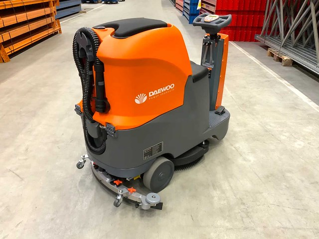 Daewoo - 2026 - daf r70 - zelfrijdende veegmachine - afbeelding 8 van  12