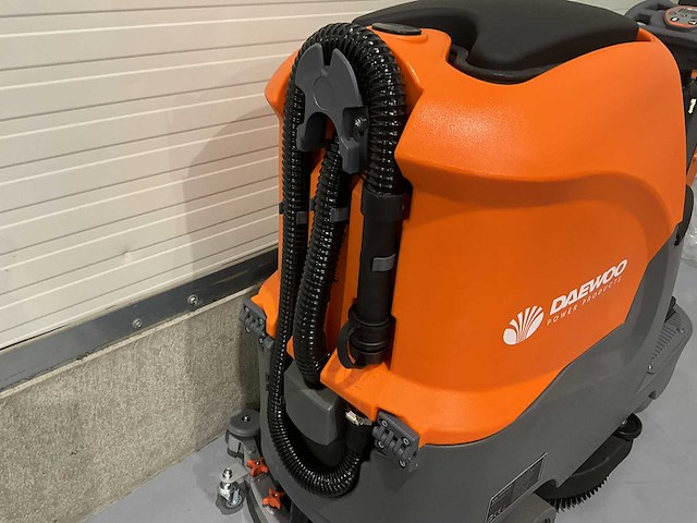 Daewoo - 2026 - daf r70 - zelfrijdende veegmachine - afbeelding 11 van  13