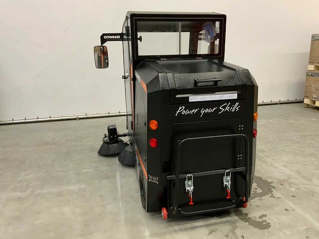 Daewoo - 2026 - das 100 - zelfrijdende veegmachine - afbeelding 18 van  19