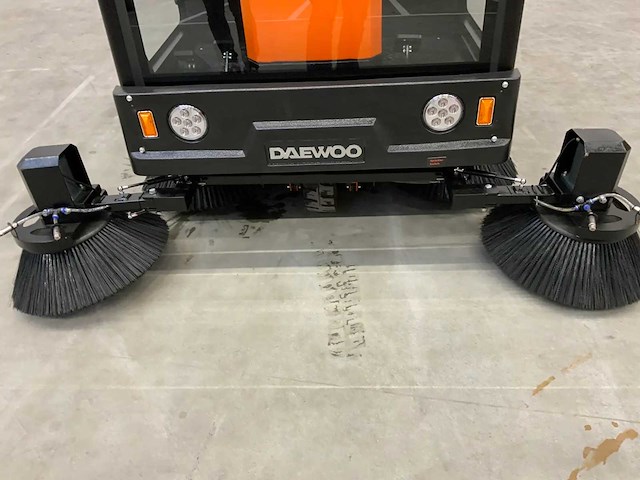 Daewoo - 2026 - das 100 - zelfrijdende veegmachine - afbeelding 2 van  20