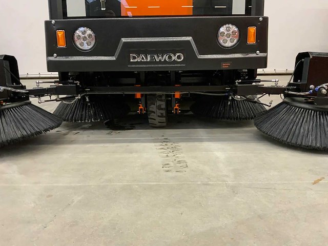 Daewoo - 2026 - das 100 - zelfrijdende veegmachine - afbeelding 25 van  26