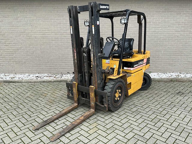 Daewoo - d25s-2 - diesel - vorkheftruck - afbeelding 1 van  13