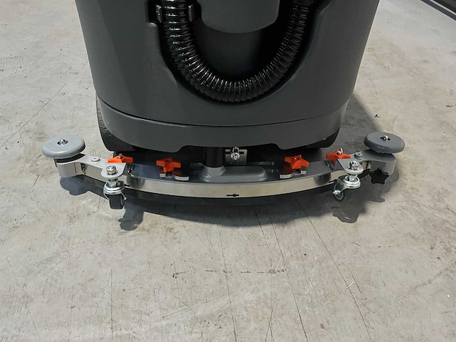 Daewoo - dafr70 - schrobmachine opzit - werkbreedte 56cm - wisserbreedte 80cm - afbeelding 2 van  9