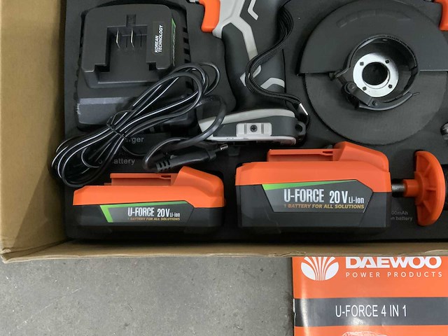 Daewoo accu gereedschapset u-force 4 in 1 gereedschap - 2 accu's - accu lader - afbeelding 4 van  8