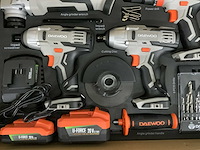 Daewoo accu gereedschapset u-force 4 in 1 gereedschap - 2 accu's - accu lader - afbeelding 6 van  8