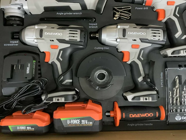 Daewoo accu gereedschapset u-force 4 in 1 gereedschap - 2 accu's - accu lader - afbeelding 6 van  8