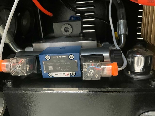 Daewoo da5100-hc hydraulische slangenpers - afbeelding 4 van  11