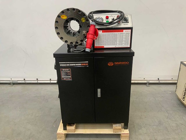 Daewoo da5100-hc hydraulische slangenpers - afbeelding 1 van  11