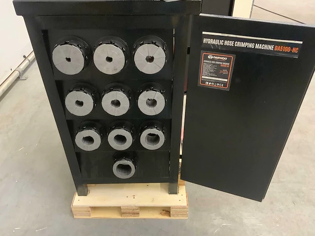 Daewoo da5100-hc hydraulische slangenpers - afbeelding 10 van  12