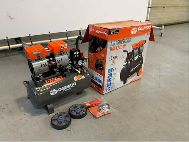 Daewoo daax 24l - luchtcompressor - afbeelding 1 van  5