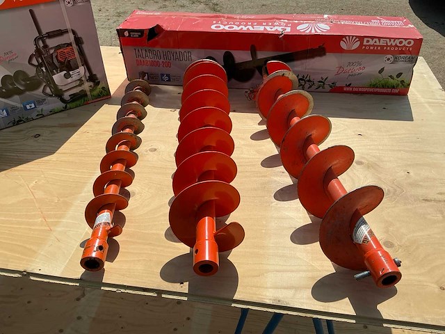 Daewoo daeaxb520 benzine grondboor met 4 grondboren – nieuw in doos - afbeelding 5 van  6