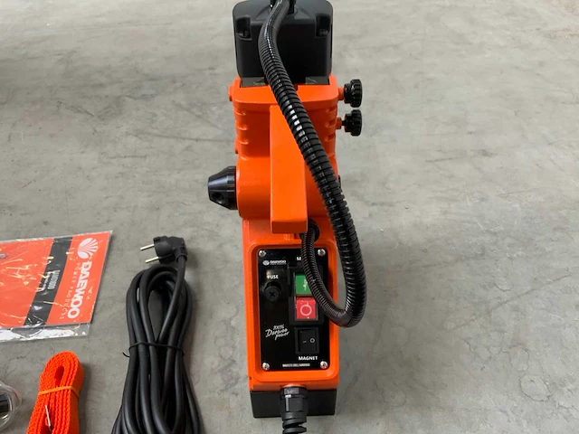 Daewoo damd 1600 magnetische boormachine - afbeelding 5 van  12