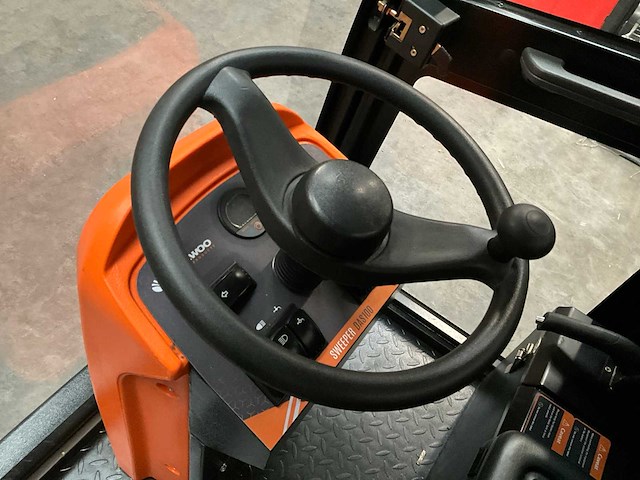 Daewoo das100 veegmachine met cabine - afbeelding 2 van  17