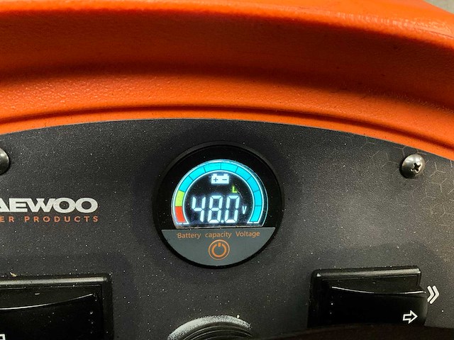 Daewoo das100 veegmachine met cabine - afbeelding 4 van  17