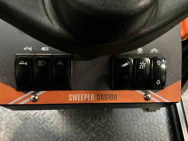 Daewoo das100 veegmachine met cabine - afbeelding 5 van  17