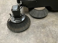 Daewoo das100 veegmachine met cabine - afbeelding 14 van  17