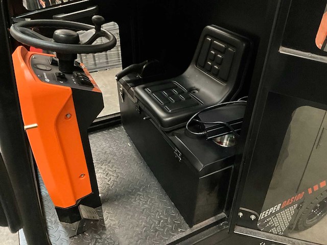 Daewoo das100 veegmachine met cabine - afbeelding 17 van  17