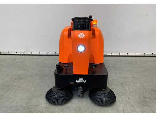 Daewoo das80 elektrische opzit veegmachine - veegbreedte 125 cm - afbeelding 13 van  14