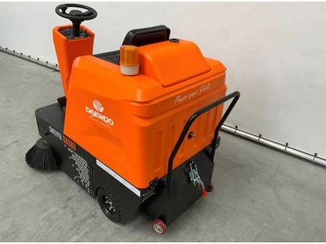 Daewoo das80 elektrische opzit veegmachine - veegbreedte 125 cm - afbeelding 10 van  14