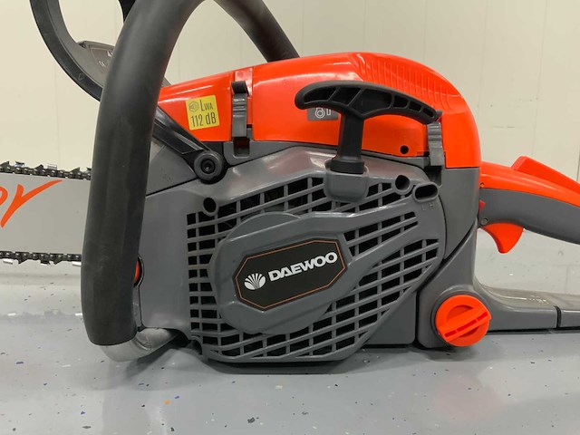 Daewoo dcs6524 - kettingzaag benzine - 60cm zaagblad - 2,9kw - incl montage gereedschap - afbeelding 8 van  9