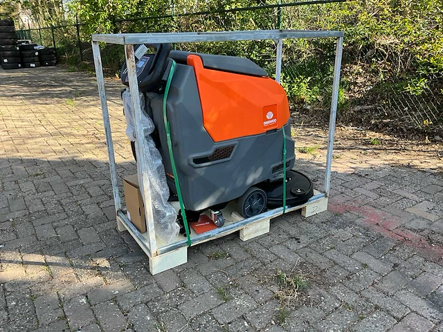 Daewoo dsd600 vloer schrobmachine - afbeelding 10 van  11