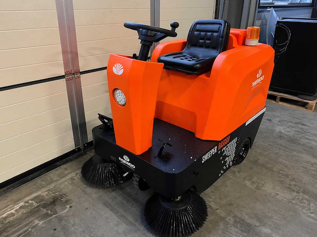 Daewoo sweeper das80 zelfrijdende veegmachine - afbeelding 1 van  11