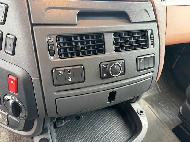 Daf - 2019 - xf 530 - vrachtwagen - afbeelding 7 van  30