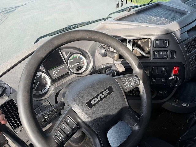 Daf - xf 460 ft - retarder - 94-bjp-4 - 2017 - vrachtwagen - afbeelding 19 van  24