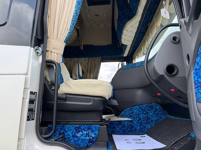 Daf - xf 460 ft - show truck - vol interior - 2014 - 71-bfg-2 - vrachtwagen - nl truck - afbeelding 14 van  22
