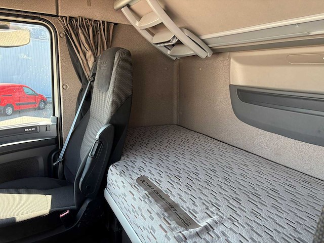 Daf - xf 460 space cab - met pto - euro 6 - vrachtwagen - afbeelding 2 van  10