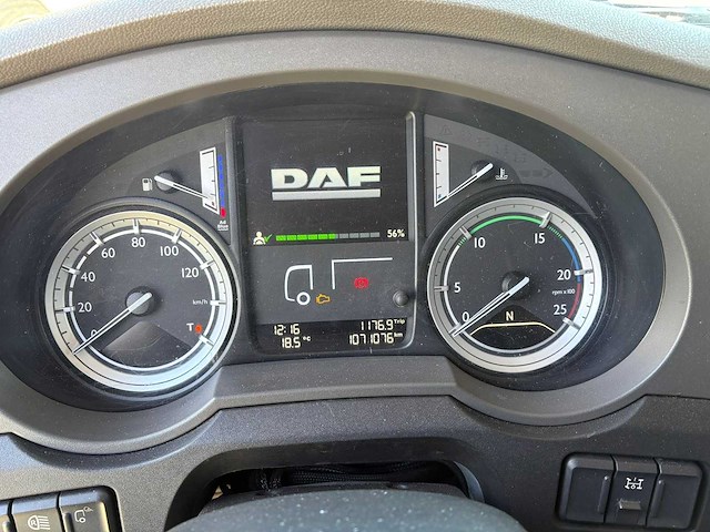 Daf - xf 460 space cab - met pto - euro 6 - vrachtwagen - afbeelding 12 van  15