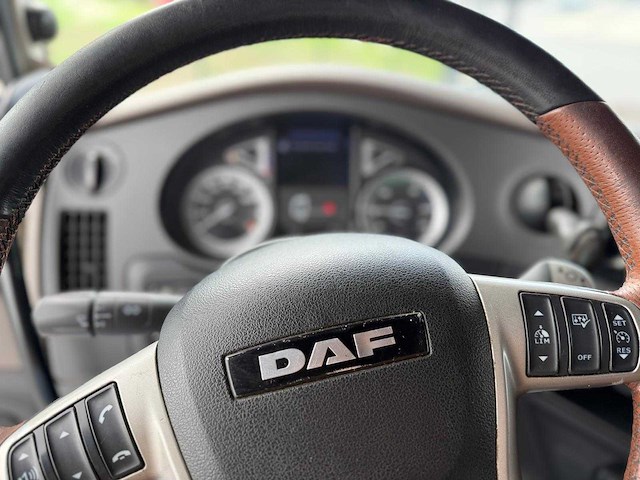 Daf - xf 480 ftg 6x2/4 - 2018 - vrachtwagen - smart tacho - gestuurde voorloper - nl truck - 48-bkx-5 - afbeelding 5 van  30