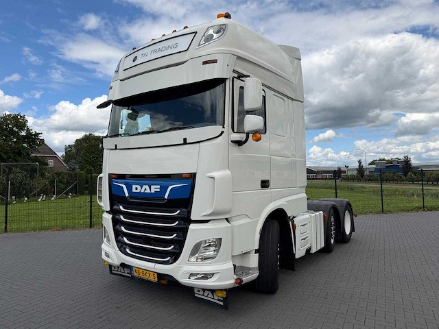 Daf - xf 480 ftg 6x2/4 - 2018 - vrachtwagen - smart tacho - gestuurde voorloper - nl truck - 48-bkx-5 - afbeelding 1 van  30