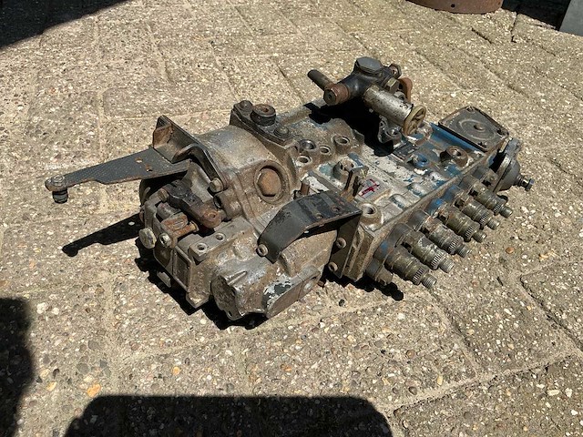 Daf 850 brandstof pomp - afbeelding 1 van  6