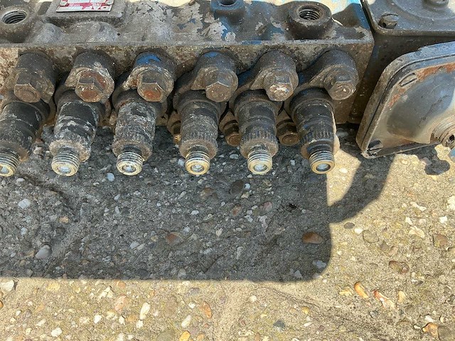 Daf 850 brandstof pomp - afbeelding 4 van  6
