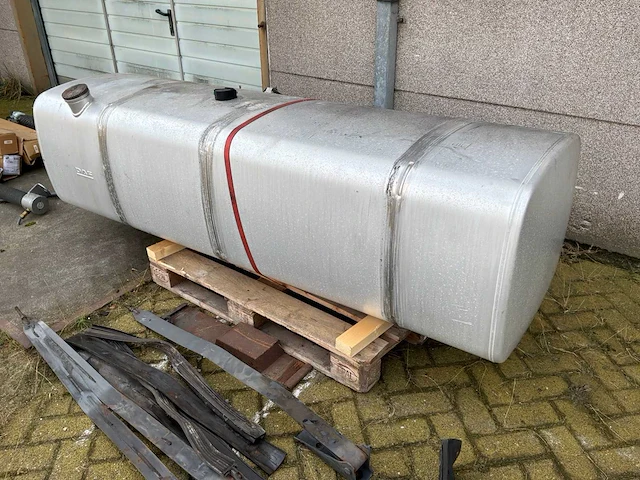 Daf vrachtwagen tank 870 dm3 - afbeelding 1 van  9