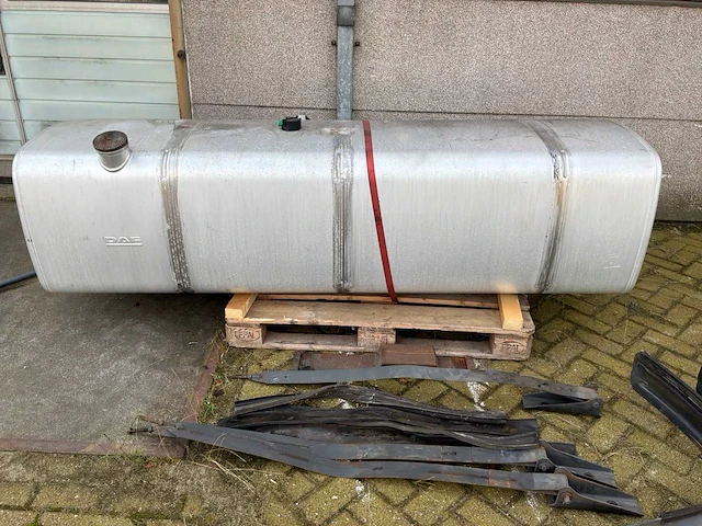 Daf vrachtwagen tank 870 dm3 - afbeelding 2 van  9