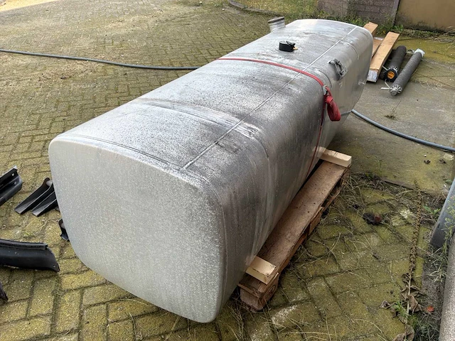 Daf vrachtwagen tank 870 dm3 - afbeelding 4 van  9