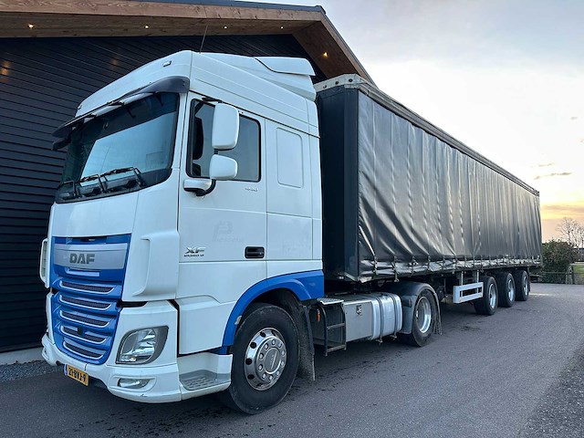 Daf xf 440 ft met zeiloplegger en laadklep 21-bvj-9 / oh-95-ng - afbeelding 1 van  25
