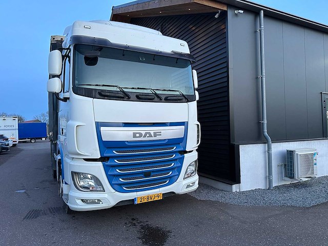 Daf xf 440 ft met zeiloplegger en laadklep 21-bvj-9 / oh-95-ng - afbeelding 23 van  25