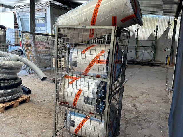 Dagkant kokers in container - afbeelding 4 van  5