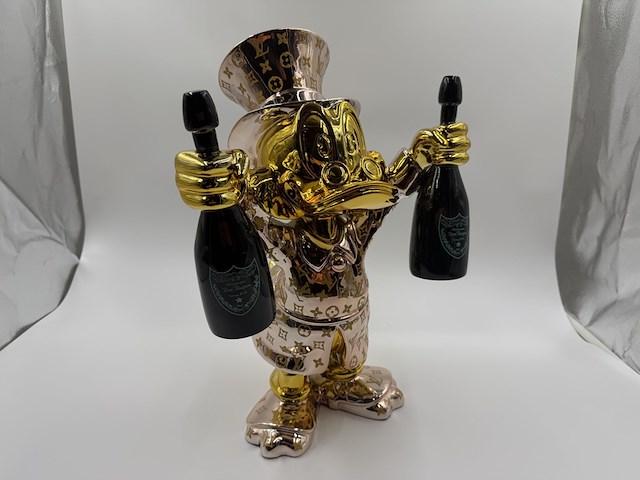 Dagobert duck beeld dom pérignon, lior24 - afbeelding 5 van  10